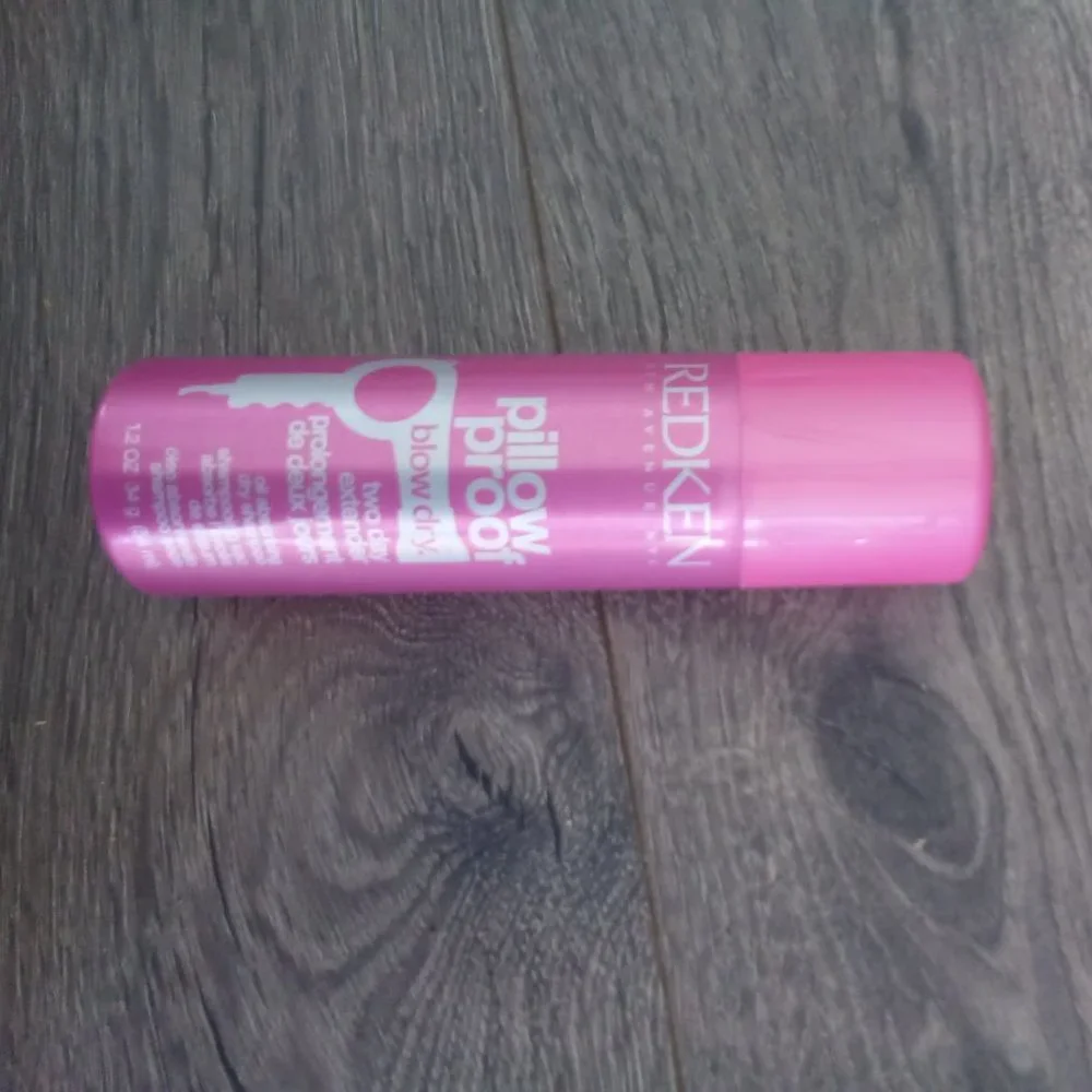 LIKE NEW REDKEN Pillow proof blow dry